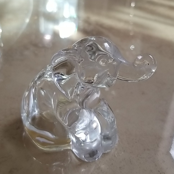 Elephant Salt & Pepper Shakers - Picture 3 of 5